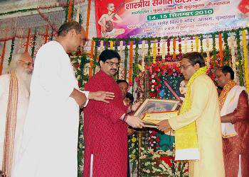 Dr. Acharya Trigunateet Jaimini awarded Shastriya Kala Ratna Award in Swami Haridas Sangit Samaroh